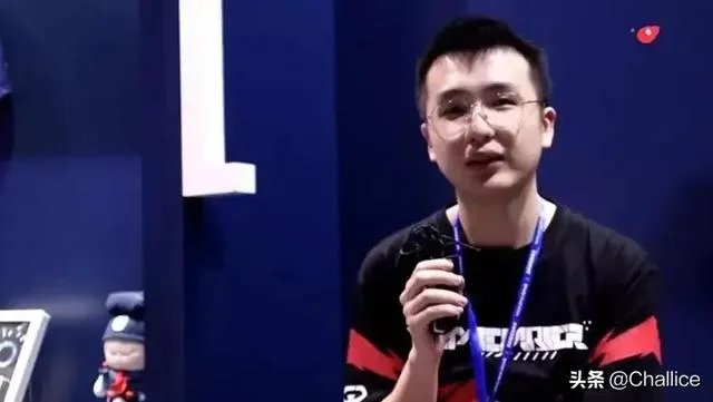 Dota2的CDEC.xm天梯达到10010分，为何国内仅有一名万分大神，国外却有十几名呢？
