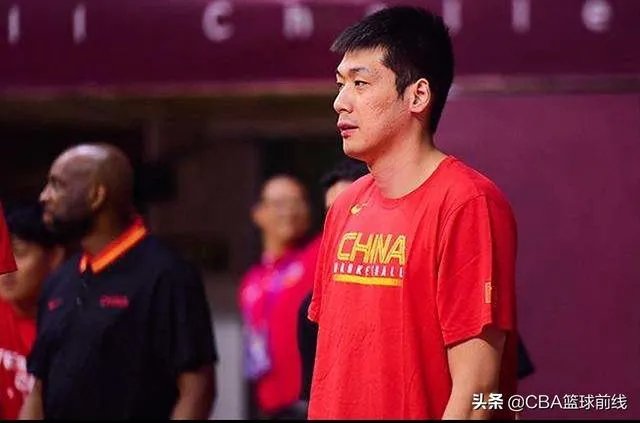 中国男篮世界杯战袍出炉,13人亮相谁最有可能无缘大名单?