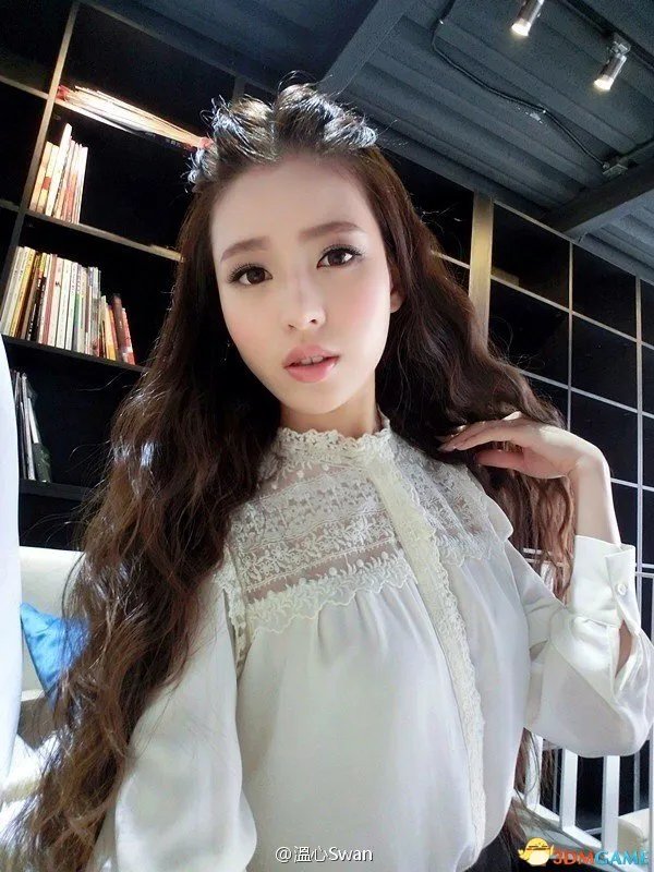 深大校花温健婷新旧照片对比:青涩退去变优雅