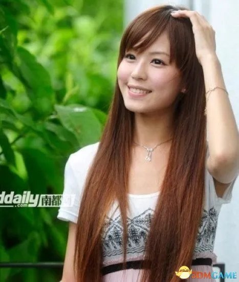 深大校花温健婷新旧照片对比:青涩退去变优雅