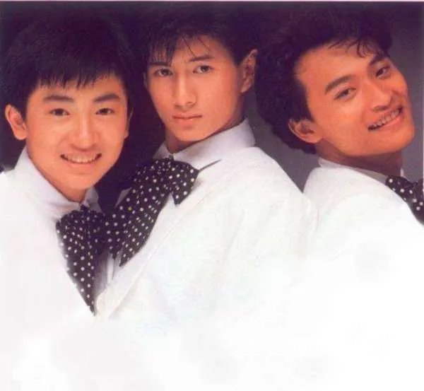 小虎队出道31年再次同框引发青春回忆杀,他们的哪些歌曲是你的童年回忆?