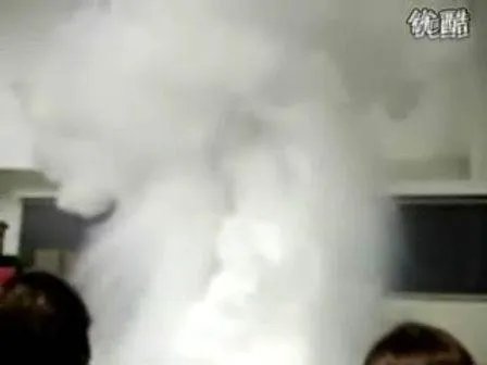 水爆炸的现象