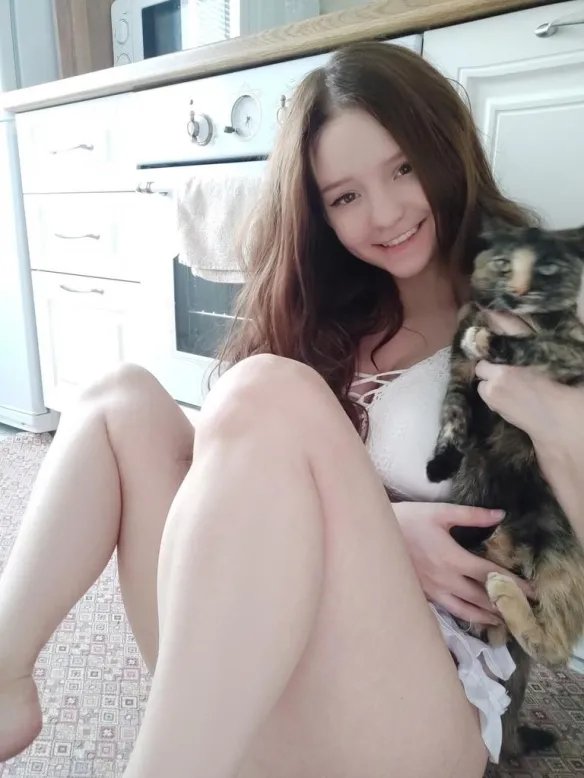 性感属性点满的洋娃娃！萌系正妹“lyvlas”美照赏