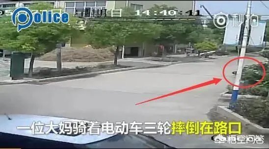 民警扶大妈被讹,大妈该得到谅解吗?