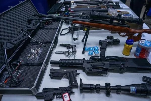 美国可以合法拥有枪支，为何却不被允许购买自动武器？