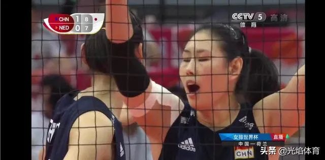 女排战胜荷兰获九连胜,但为何比赛中朱婷怒吼队友,赛后全队没有庆祝,当时发生了什么?