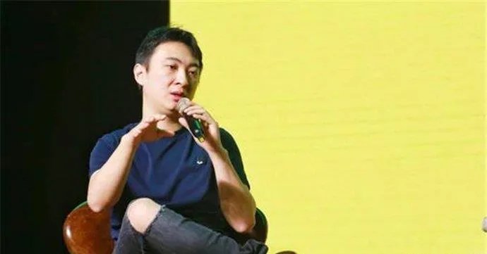 王思聪带女生现身楼盘看房,王思聪与这位女生是何关系?