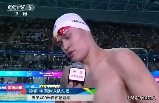 央视记者惹争议,采访完孙杨直接切画面,网友质疑不尊重季新杰,你怎么看?