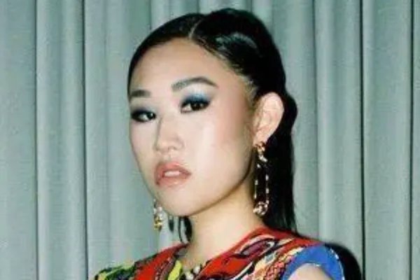 美国亚裔富豪炫富真人秀,《璀璨帝国》里主角们身价究竟如何?