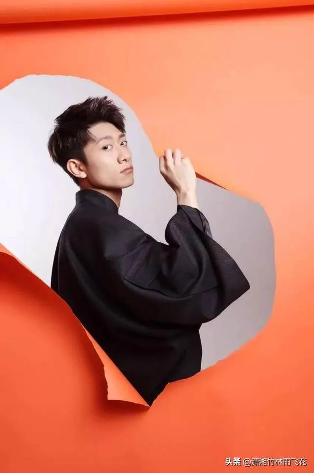 如何看待”杨紫为张一山庆生的文案“,一山曾宣称:愿为你背叛全世界,相爱就那么难吗?