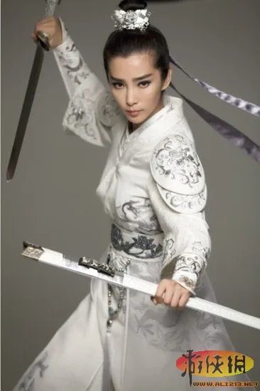 李冰冰代言造型神似小龙女 网友称完爆陈妍希