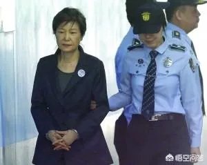 李明博与朴槿惠在去年和今年同一时段被提请逮捕, 是巧合还是故意?