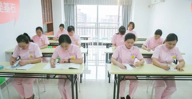 月嫂收入那么高,合理吗?