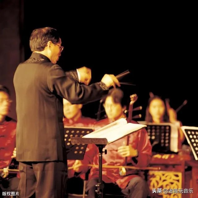 逛新城二胡用什么弦演奏?