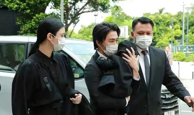 窦骁和奚梦瑶,绯闻男女变成了姐夫和弟妹尴不尴尬?