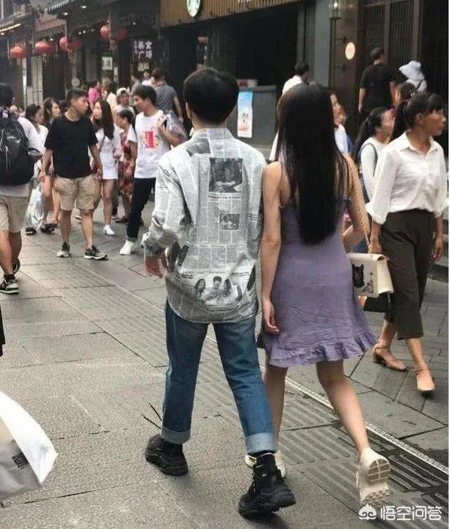 英雄联盟Rookie女友小钰被扒黑历史,曾抛弃重病男友还上过相亲节目,你怎么看?