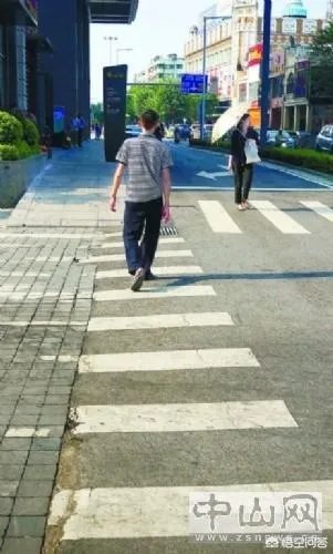 大连的人行道为什么那么窄?