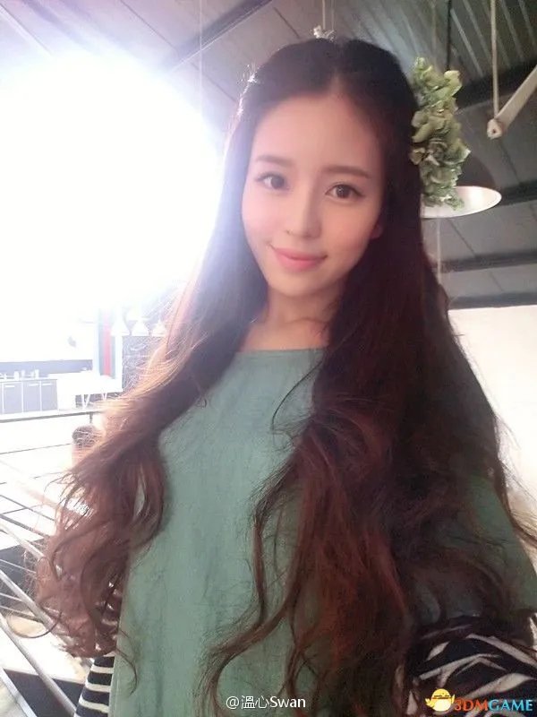 深大校花温健婷新旧照片对比:青涩退去变优雅