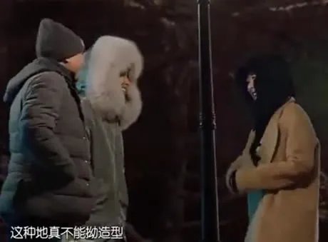 杨紫穿高跟鞋摔倒:场面非常搞笑具体详情真相(图)