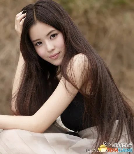 深大校花温健婷新旧照片对比:青涩退去变优雅