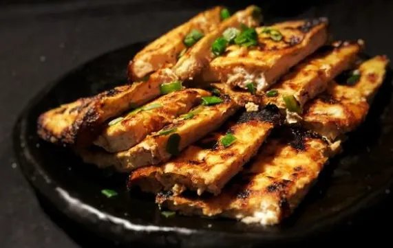 锅塌豆腐是哪个地方的菜?这里的豆腐可以用普通的老豆腐吗?