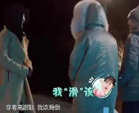 杨紫穿高跟鞋摔倒:场面非常搞笑具体详情真相(图)