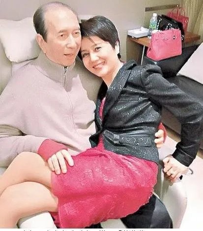 何鸿燊仍未下葬全家难办喜事,死去这么长时间,为何不下葬?