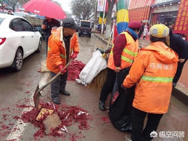 广东深圳环卫工夫妇制止行人丢垃圾遭殴打被赔5000元,你认为环卫工人制止有错吗?
