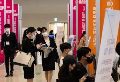 韩国刷新世界最低生育率纪录,生育率下降会给社会发展带来哪些影响?