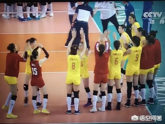 中国女排3-0横扫排行榜第一的土耳其队,对这场比赛有何评述?