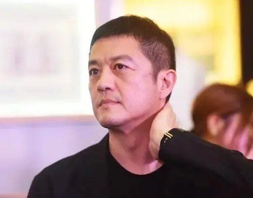 李亚鹏被告欠债案需赔4000万,你知道他为何会欠钱吗?