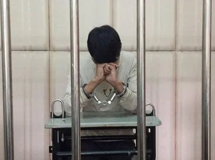 持刀挟持女友弟弟是犯罪吗?