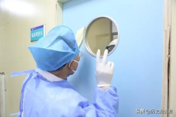 李文亮去世后,为什么各大媒体都有他的事迹?