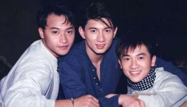 小虎队出道31年再次同框引发青春回忆杀,他们的哪些歌曲是你的童年回忆?