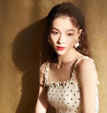 钟楚曦会选择什么样的男人做另一半？她的感情经历怎么样？