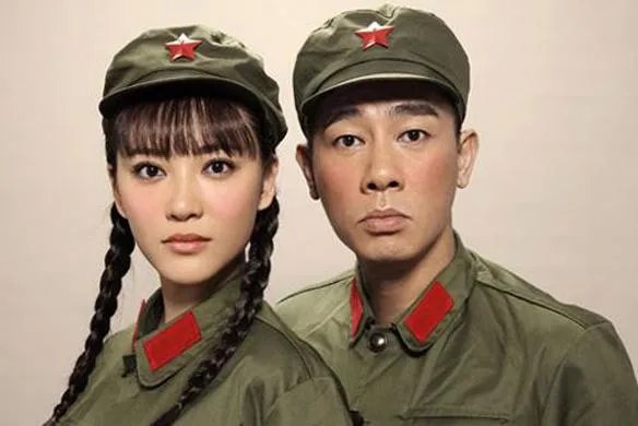 陈小春怀旧，黄晓明奢华，明星结婚请帖都如何设计？