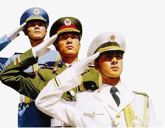 我儿子今年高考,成绩上不了本科,是去当兵好,还是报个大专学校再去当兵好?