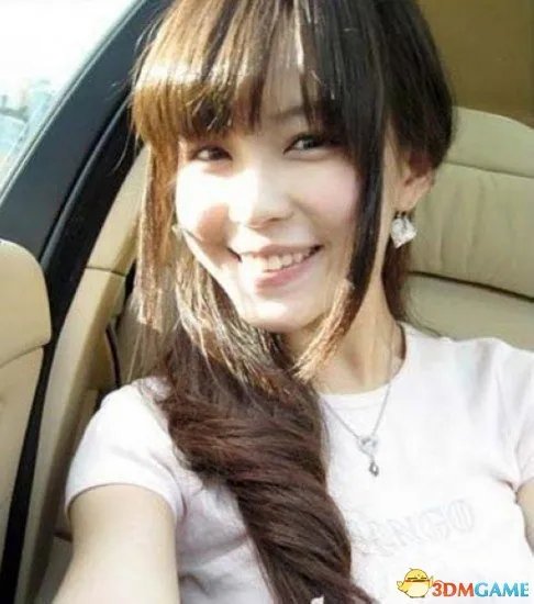 深大校花温健婷新旧照片对比:青涩退去变优雅