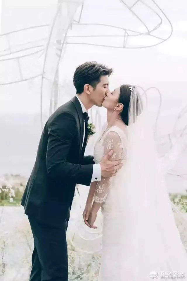 贾静雯和修杰楷相爱多年,你怎么看待他们如今才办婚礼?