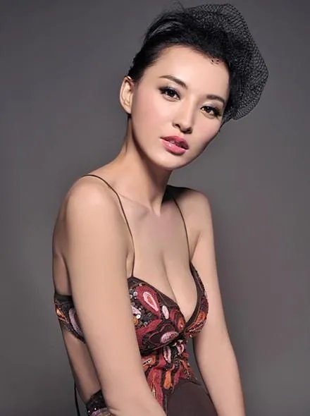 李晨的老实憨厚是真的还是装出来的?为什么他以前的情史混乱?