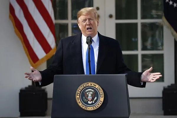 记者为何会当众拒绝特朗普让他摘下口罩的要求?