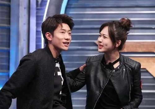 如何看待”杨紫为张一山庆生的文案“,一山曾宣称:愿为你背叛全世界,相爱就那么难吗?
