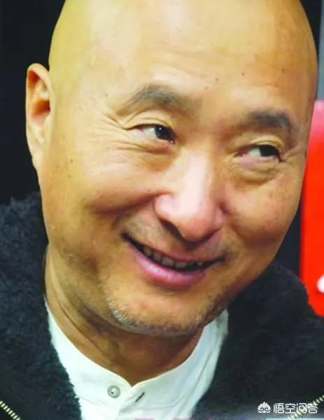 陈佩斯深夜发文缅怀春晚开创者黄一鹤,却因使用繁体字遭到网友热议,对此你怎么看?