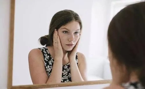 张凯丽的容貌观:以不变的内心应对外界对美的要求,你如何处理容貌焦虑?