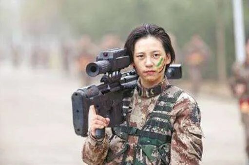00后女枪王退伍时哭成泪人