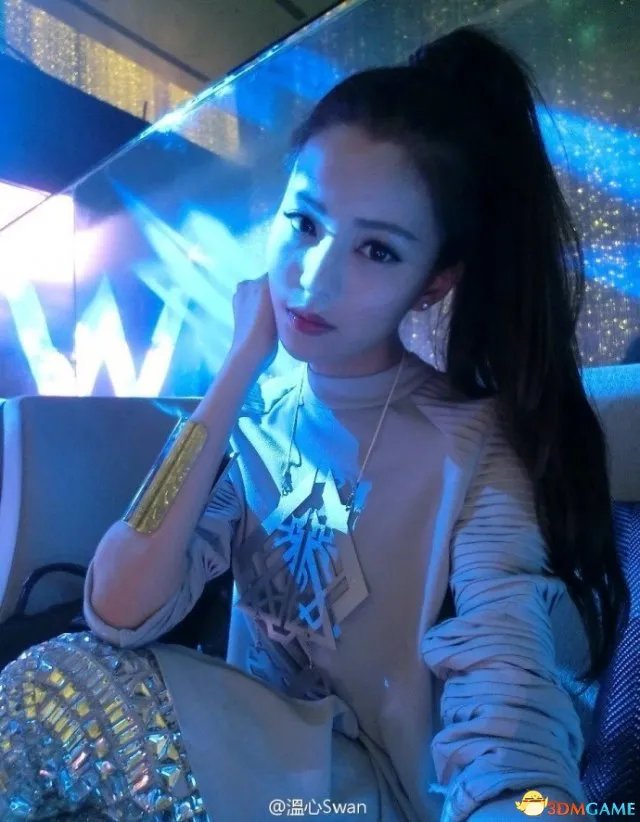 深大校花温健婷新旧照片对比:青涩退去变优雅