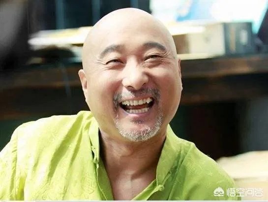陈佩斯深夜发文缅怀春晚开创者黄一鹤,却因使用繁体字遭到网友热议,对此你怎么看?