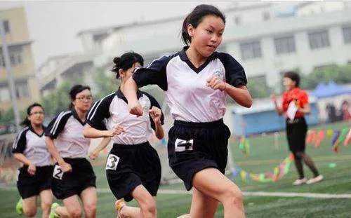 中考体育要达到语数外同分值，对中小学生有何影响？