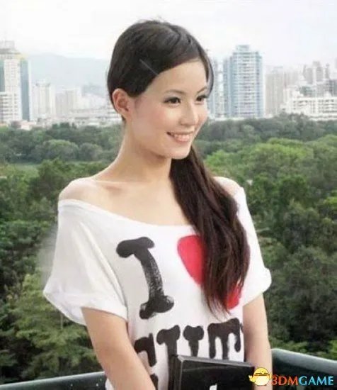深大校花温健婷新旧照片对比:青涩退去变优雅