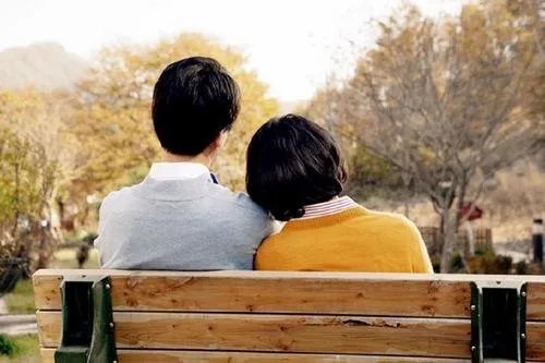 张伦硕为什么跟离过婚而且年龄比自己大的钟丽缇结婚?